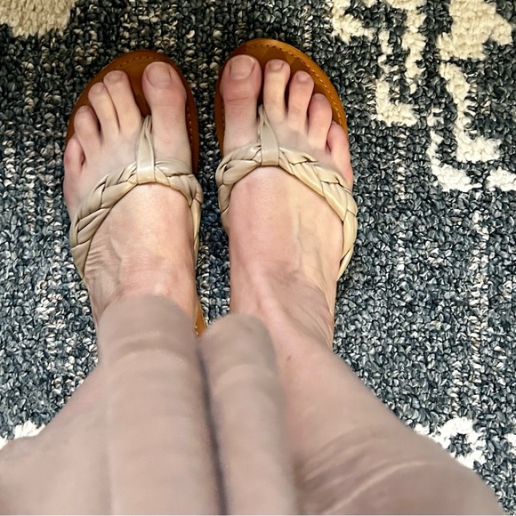 LIKE NEW! Size 8 YellowBox Dauphine Women's Braided Tan/Cream/Beige Sandals - Picture 4 of 6